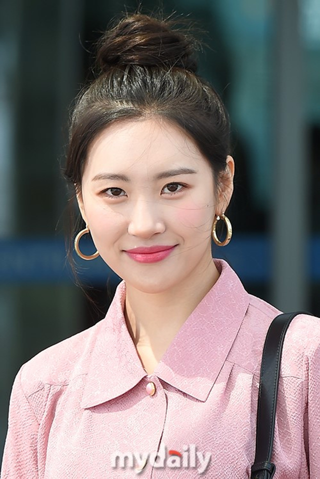 11/13           新浪娱乐讯 4月12日下午,韩国女歌手宣美从仁川机场