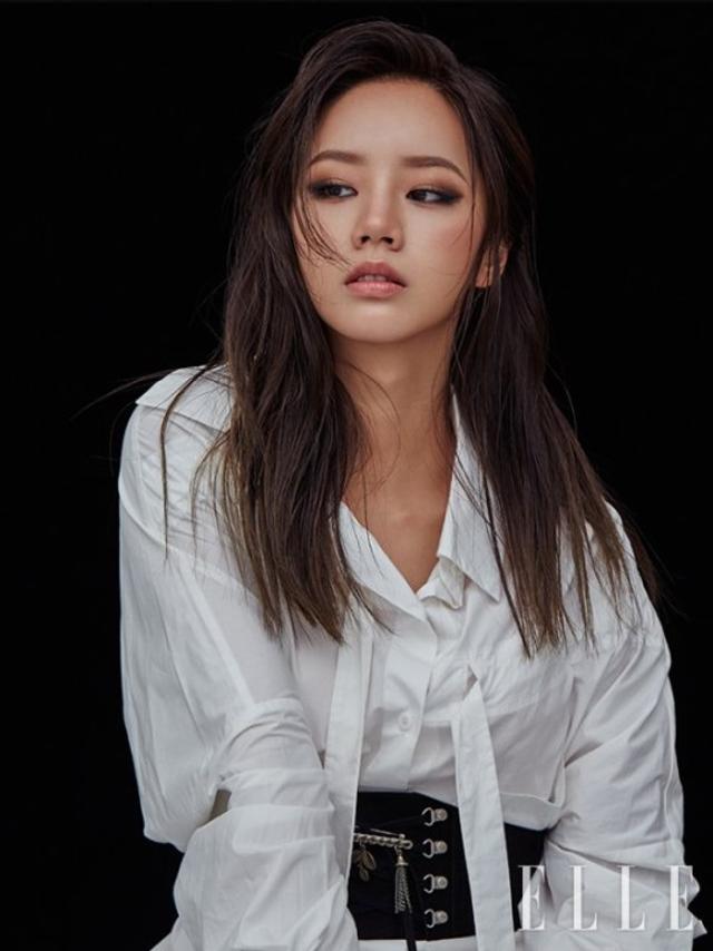 韩星李惠利拍写真风格升级 烟熏妆气场十足