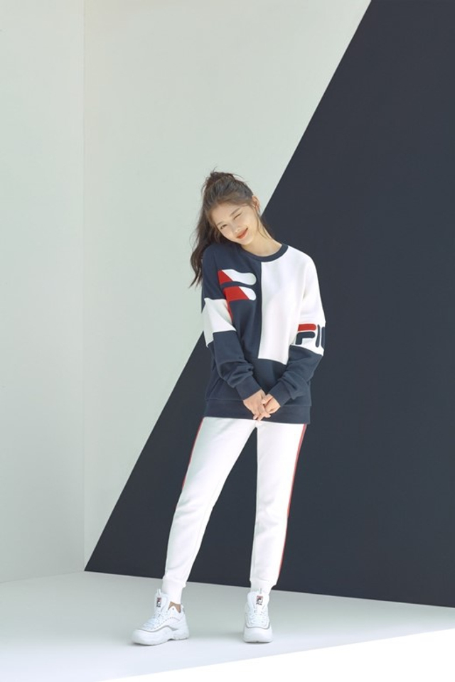 韩星金裕贞拍运动写真 演绎秋日阳光时尚