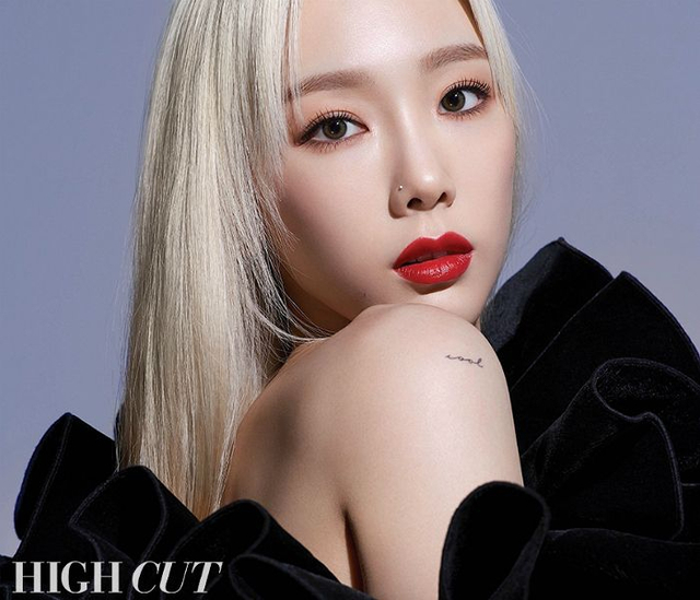 少女时代泰妍拍美妆写真 魅惑唇妆展成熟魅力_新浪图片