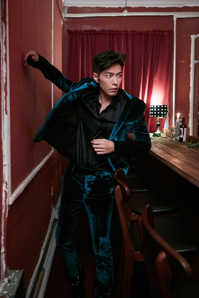 韩星洪宗玄登男性时尚杂志 半裸秀身材腹肌明显_新浪图片