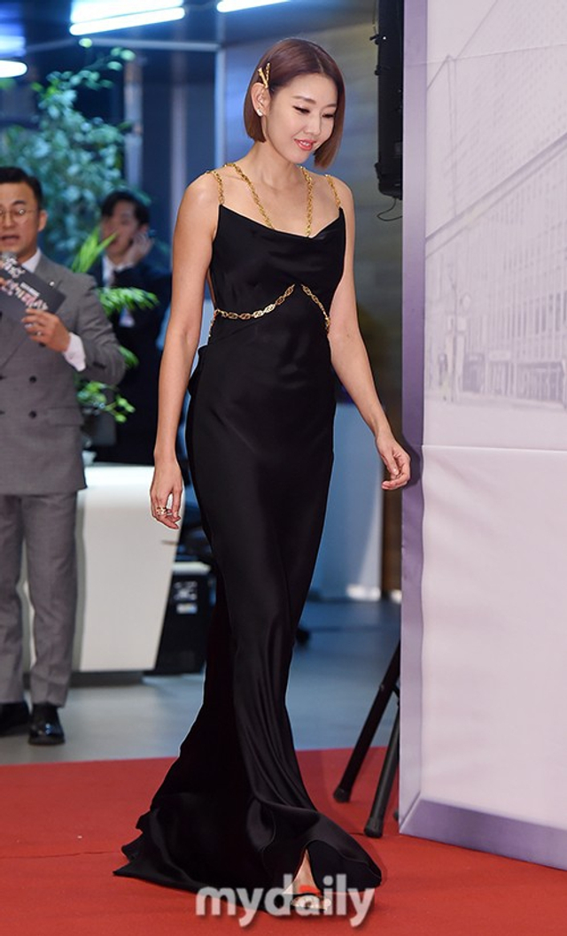 38岁超模韩惠珍露背艳压红毯