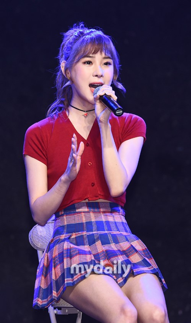 新浪娱乐讯 9月20日下午,韩国女团sis在首尔举行了第二张单曲的发售