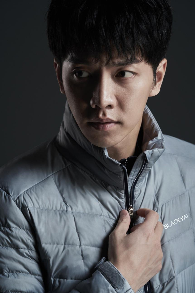 李升基拍春季户外宣传写真