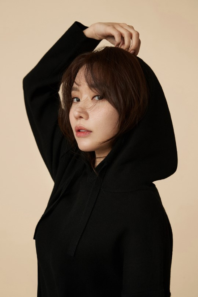 韩女星金雅中拍春季宣传写真 造型素雅气质知性_新浪图片