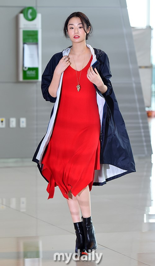 韩星stephanie lee现身机场 飞往济州岛红裙惹眼_新浪图片
