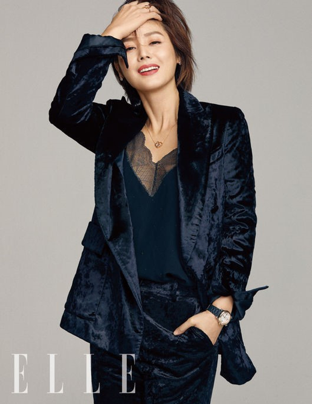 51岁金成玲登时尚杂志 冻龄白皙气质高贵