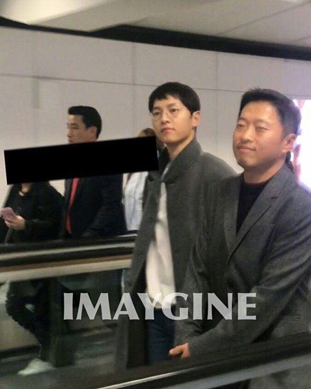 组图:宋仲基婚后“幸福肥” 现身香港脸变肉变圆
