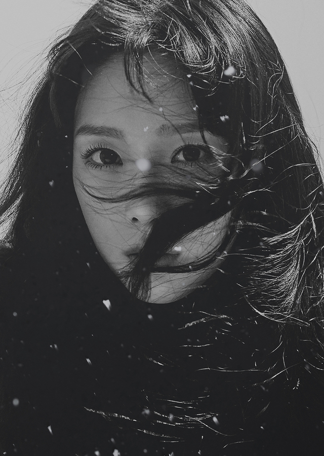 组图：少女时代泰妍发冬日专辑 黑白风飘雪唯美