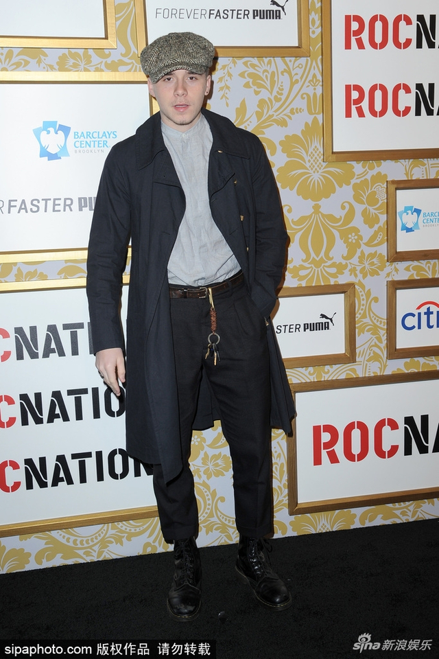 新浪娱乐讯 1月27日,美国纽约,贝克汉姆大儿子布鲁克林·贝克汉姆