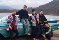 谢霆锋周杰伦跑车前扮酷合照 富士山脚下野营聚餐氛围好