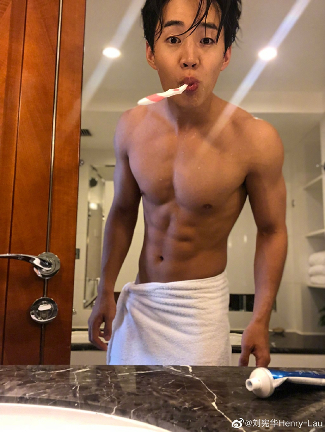 八块腹肌照片图 w640slw.jpg