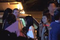 恩爱!冯小刚为爱妻徐帆庆祝生日 大女儿与养女罕见同框