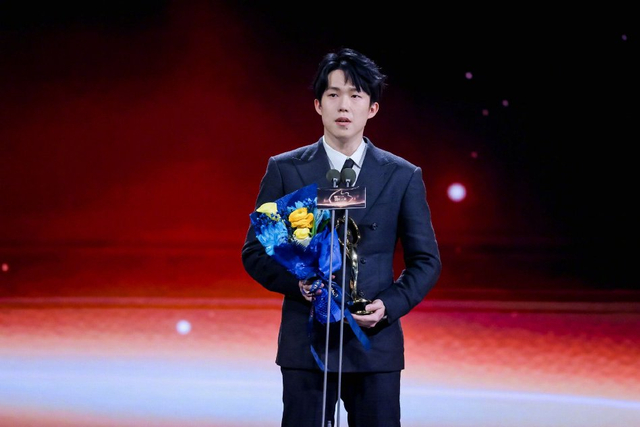 组图：2024微博之夜盛典荣誉揭晓 沈腾赵丽颖获微博KING&QUEEN