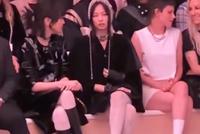 小松菜奈与Jennie热聊好开心 王一博小k等也现身同框