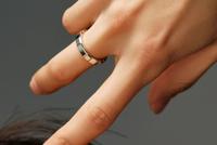 组图:张凌赫晒看展九宫格 西装造型氛围感在线