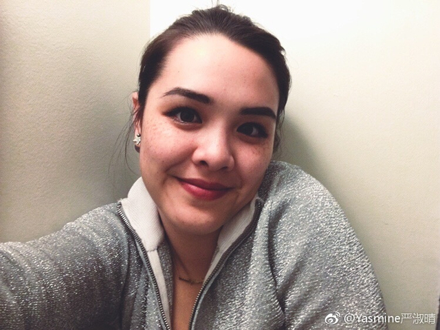 钟丽缇女儿晒自拍 身材丰腴小雀斑超抢镜
