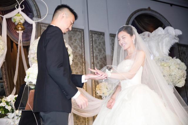 6月10日,w&y婚礼在台北举办,上午迎娶仪式结束后,吴中天和杨子姗