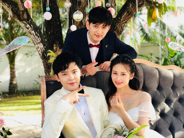 组图：付辛博颖儿婚礼迎亲现场甜吻 朴实真挚泪洒现场