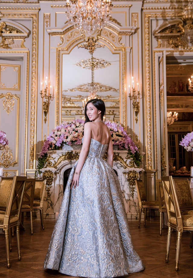 梁婉静女儿angel参加巴黎名媛舞会 高贵迷人气质温柔