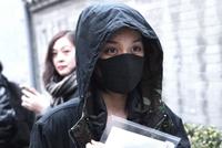 蒋依依现身中戏艺考 一身黑衣“全副武装”难掩星范儿