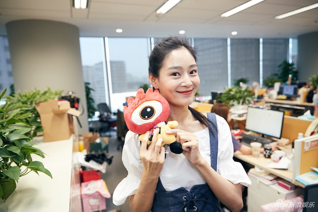 王媛可和小浪合照.