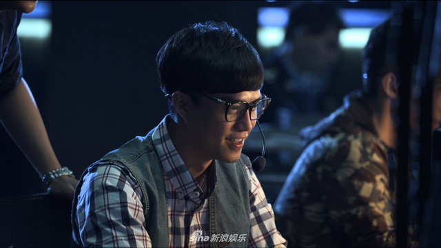 组图：《守卫者—浮出水面》靳东改形象化身国安战士 演绎现代谍战