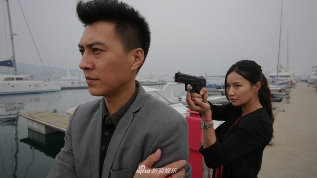 组图：《守卫者—浮出水面》靳东改形象化身国安战士 演绎现代谍战