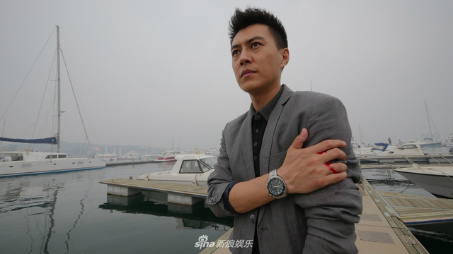 组图：《守卫者—浮出水面》靳东改形象化身国安战士 演绎现代谍战