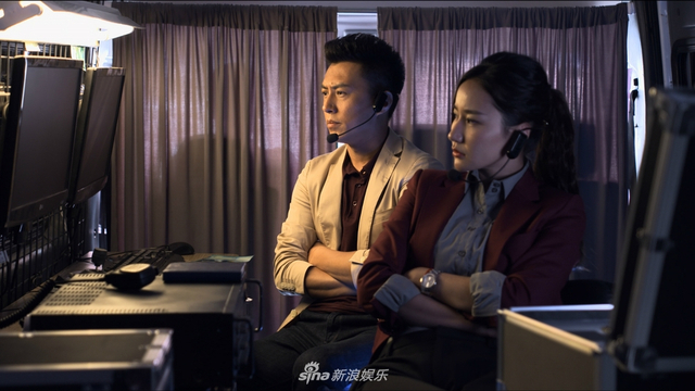 组图：《守卫者—浮出水面》靳东改形象化身国安战士 演绎现代谍战