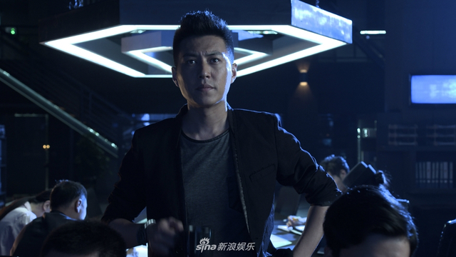 组图：《守卫者—浮出水面》靳东改形象化身国安战士 演绎现代谍战
