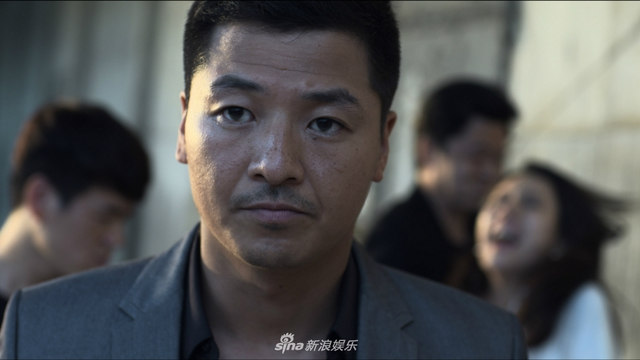 组图：《守卫者—浮出水面》靳东改形象化身国安战士 演绎现代谍战