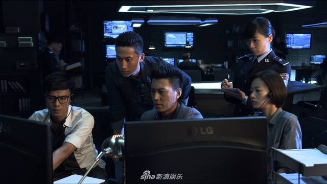 组图：《守卫者—浮出水面》靳东改形象化身国安战士 演绎现代谍战