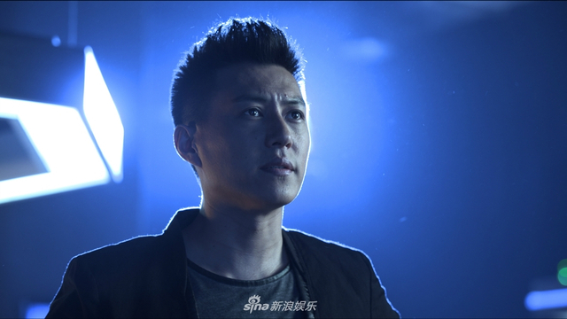 组图：《守卫者—浮出水面》靳东改形象化身国安战士 演绎现代谍战