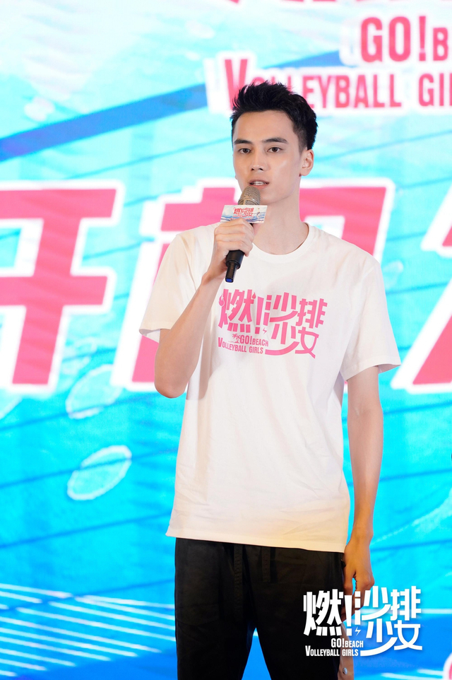 组图：《燃！沙排少女》开机 张雪迎许龄月费启鸣高旻睿燃梦沙排