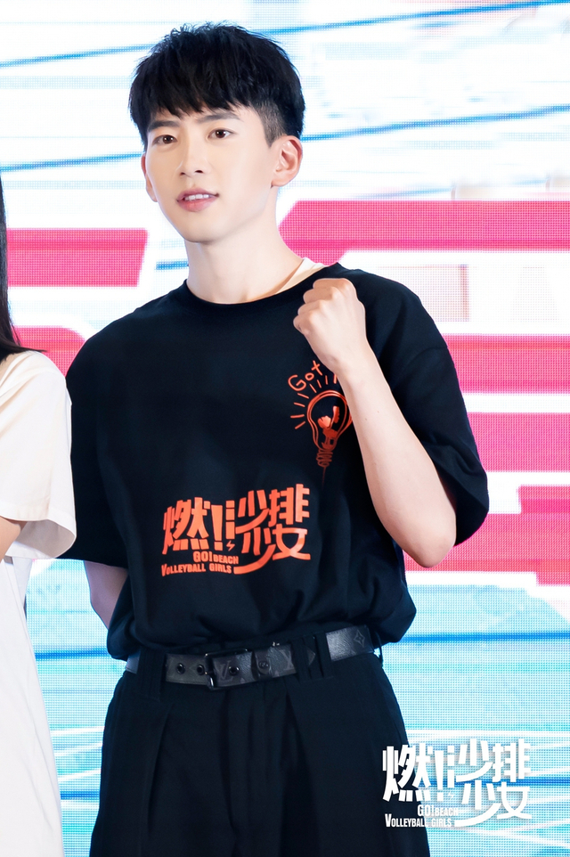 组图：《燃！沙排少女》开机 张雪迎许龄月费启鸣高旻睿燃梦沙排