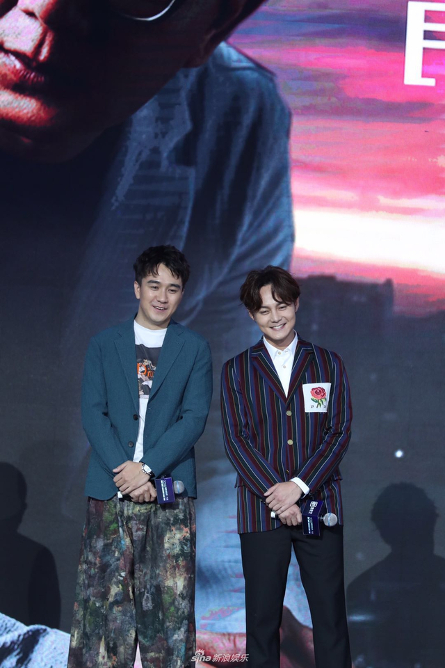 38           《原生之罪》尹正条纹花西装搭档翟天临(图:宫德辉)