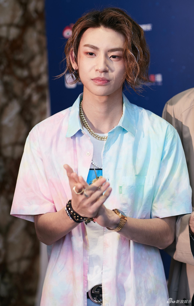 组图：9%组合接受专访相互调侃嬉笑 成员感情好默契高欢乐多多