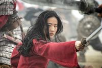 《花木兰》曝新剧照 “天仙姐姐”刘亦菲战场挥剑又美又能打