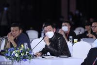 刘德华一身帅气皮衣亮相金鸡奖 徐峥戴礼帽憨厚可爱