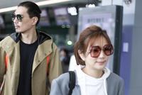 Ella陈嘉桦与老公罕见合体 甜蜜对视秀最萌身高差