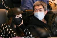 杨幂路阳现身《平原上的火焰》亲友场 送横幅表示祝福