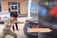 战狼的一指神功?网曝吴京超Man动作 用一根手指推动汽车
