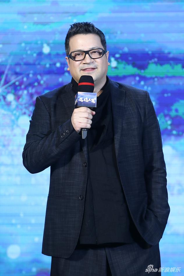 马小军米兰24年后重聚!夏雨宁静再演"摸头杀"