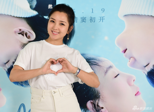 何洁自曝高中时常收到情书 近期将停工陪孩子