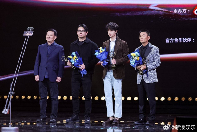 组图：2024微博之夜盛典荣誉揭晓 沈腾赵丽颖获微博KING&QUEEN