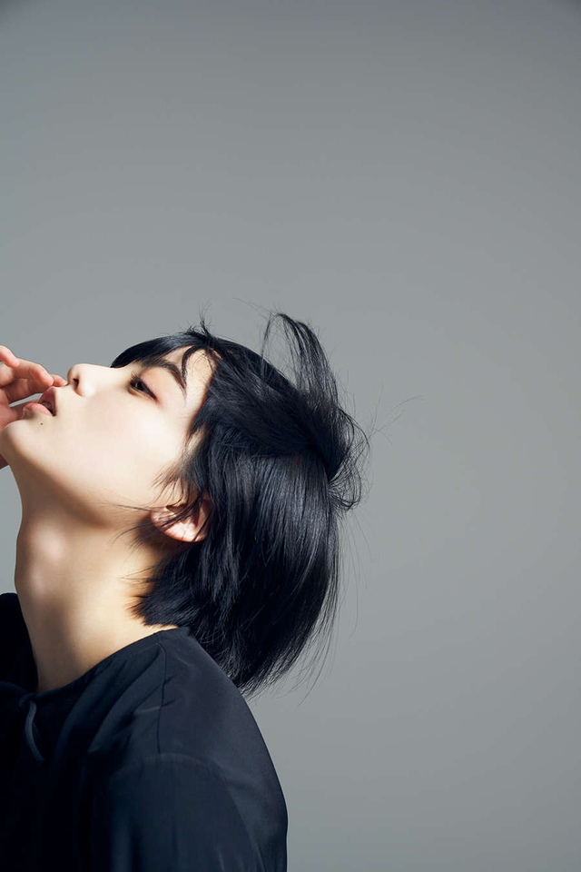 平手友梨奈退团后开设官网披露淡雅风个人写真 新浪图片