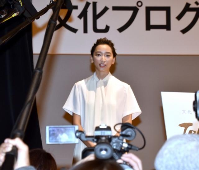 杏遭遇出轨后首次公开露面