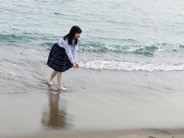 Hkt48田中美久晒沙滩照制服造型青春感十足 新浪图片