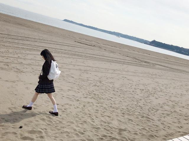 Hkt48田中美久晒沙滩照制服造型青春感十足 新浪图片